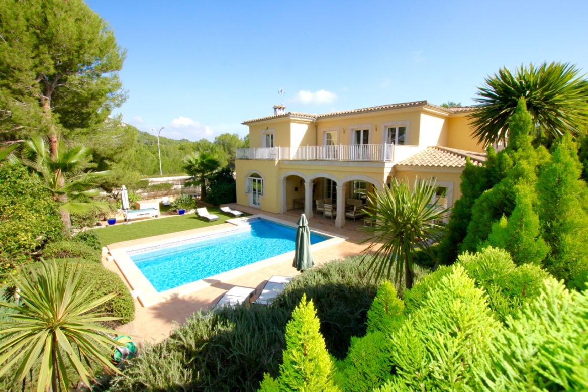 Holiday-rental-villa-belgica-santa-ponca-port-adriano-1.jpg