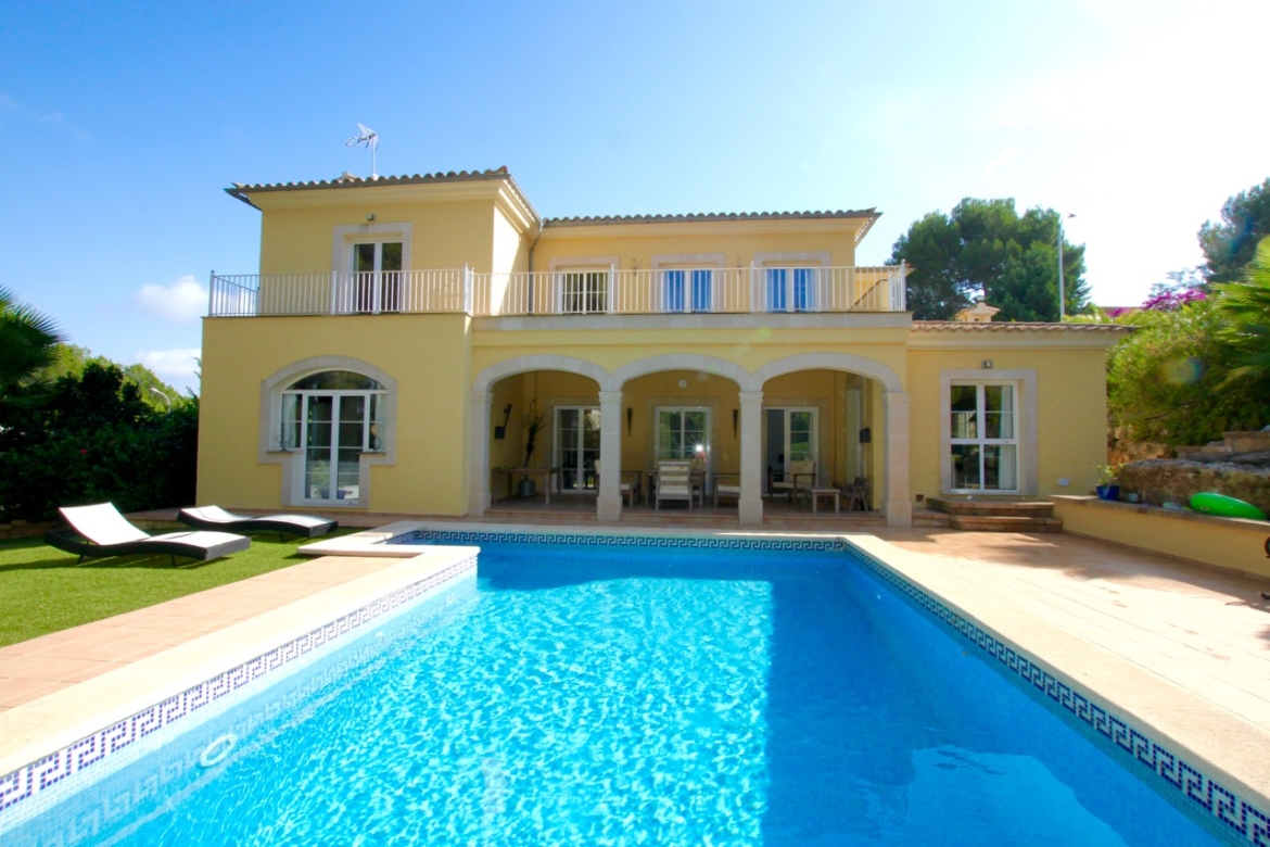 Holiday-rental-villa-belgica-santa-ponca-port-adriano-2.jpg